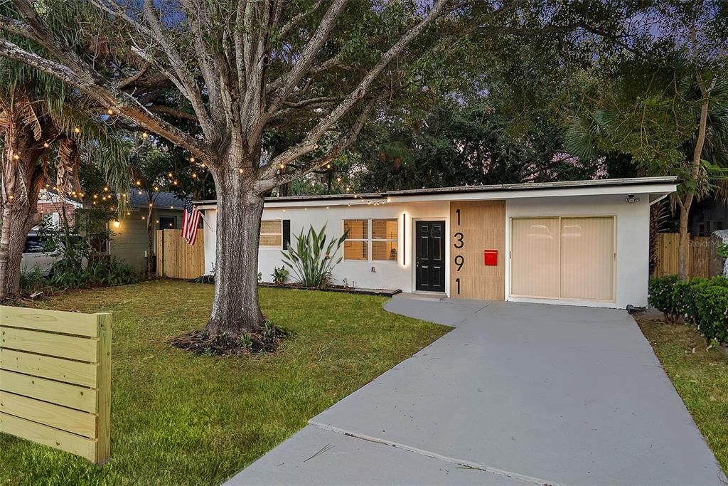 Active With Contract: $369,900 (3 beds, 2 baths, 1200 Square Feet)