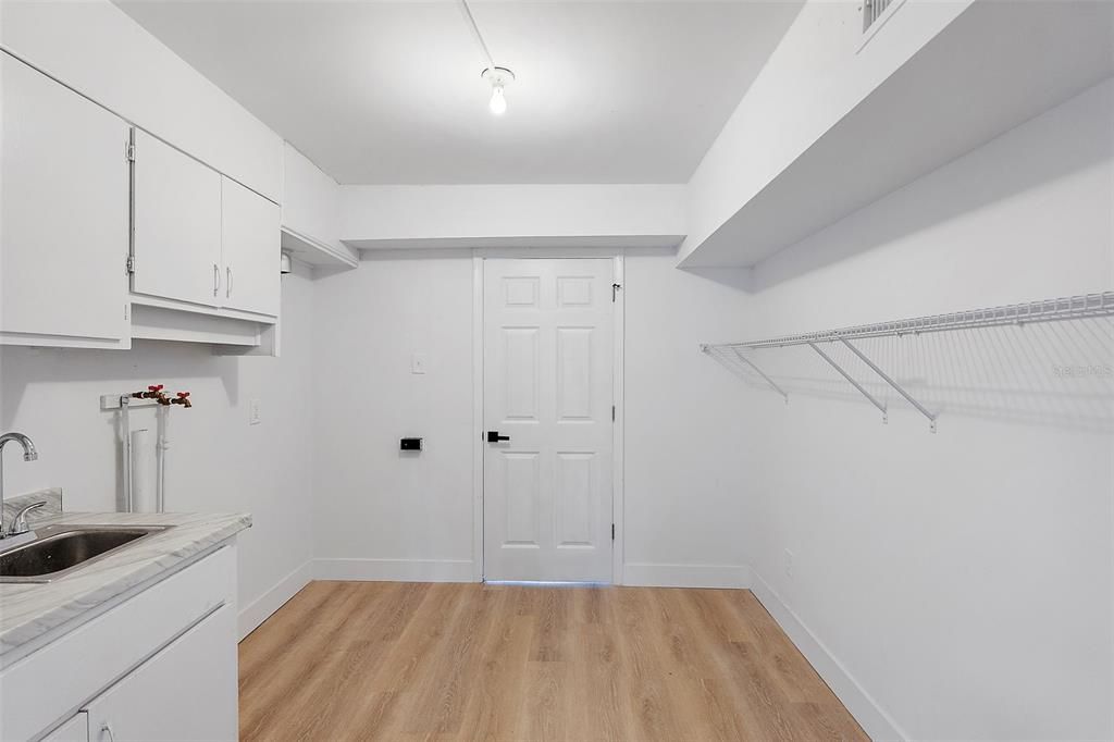 Active With Contract: $369,900 (3 beds, 2 baths, 1200 Square Feet)