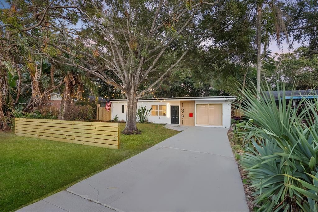 Active With Contract: $369,900 (3 beds, 2 baths, 1200 Square Feet)