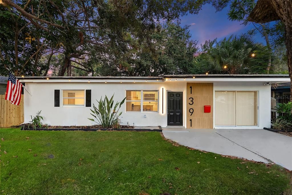 Active With Contract: $369,900 (3 beds, 2 baths, 1200 Square Feet)