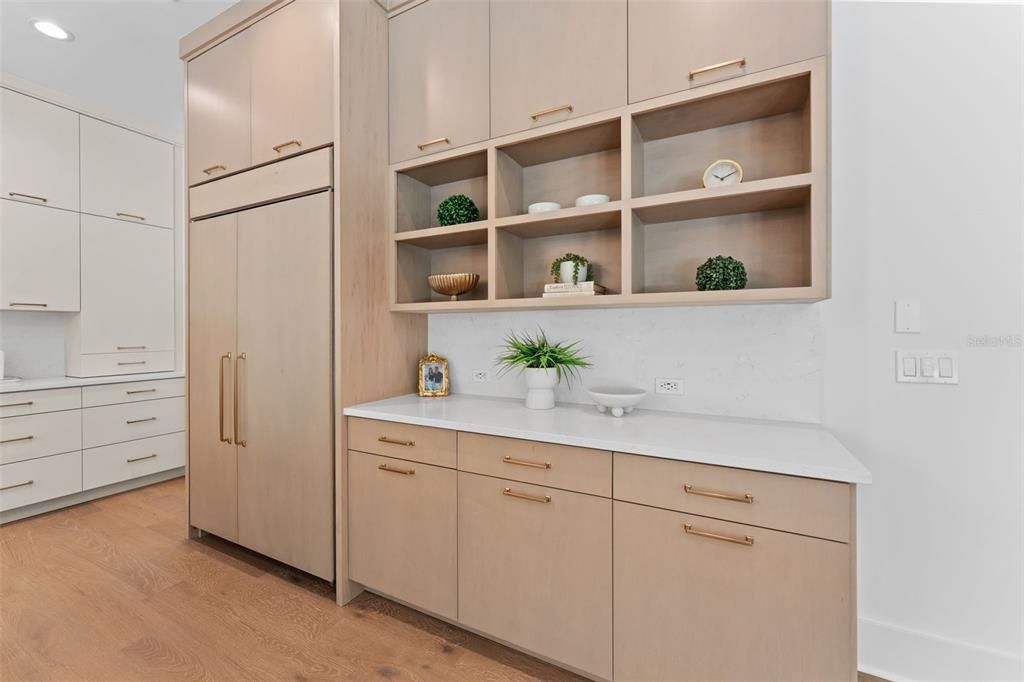 For Sale: $3,799,000 (5 beds, 5 baths, 5841 Square Feet)