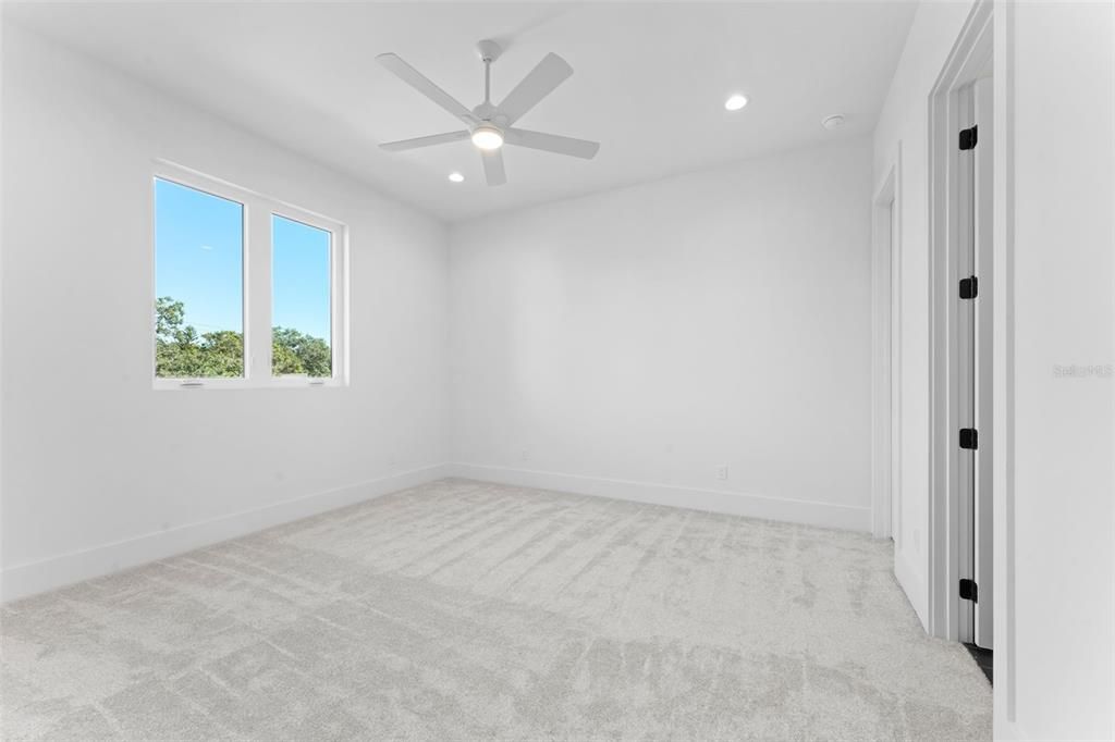 For Sale: $3,799,000 (5 beds, 5 baths, 5841 Square Feet)