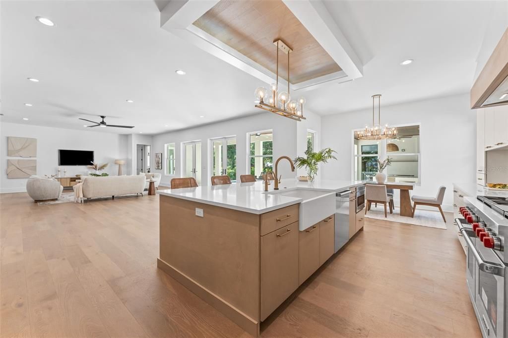 For Sale: $3,799,000 (5 beds, 5 baths, 5841 Square Feet)