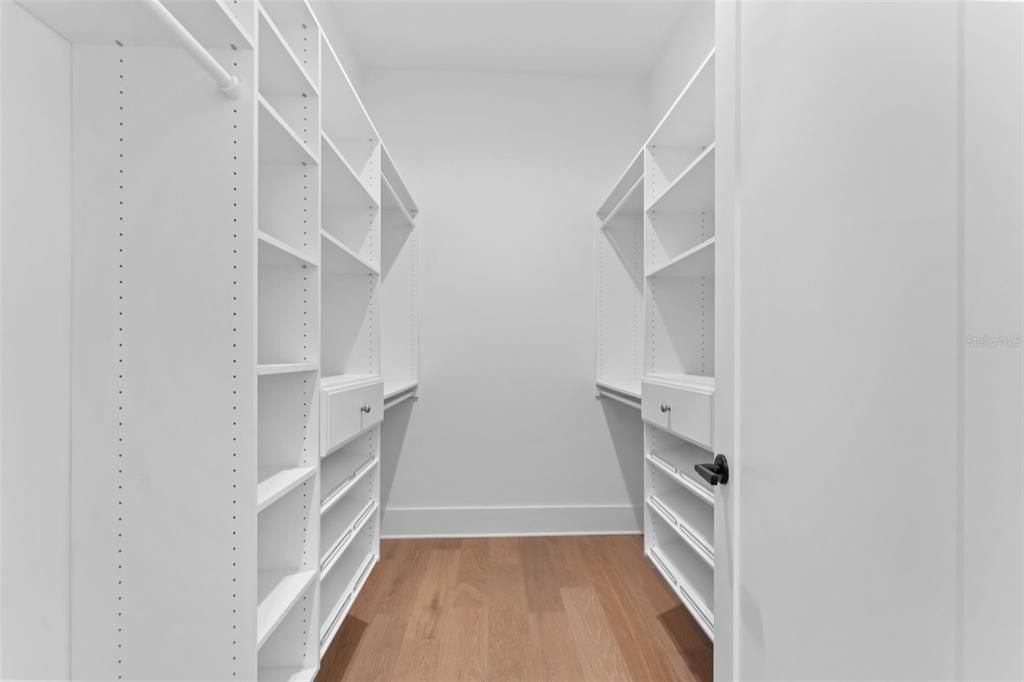 For Sale: $3,799,000 (5 beds, 5 baths, 5841 Square Feet)