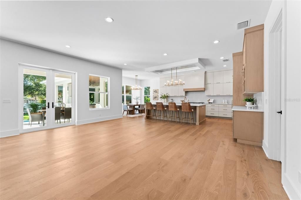 For Sale: $3,799,000 (5 beds, 5 baths, 5841 Square Feet)