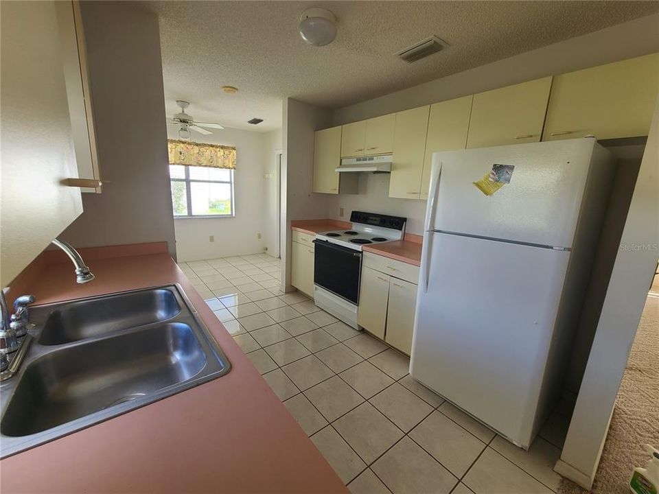 Activo con contrato: $159,900 (2 camas, 2 baños, 1014 Pies cuadrados)