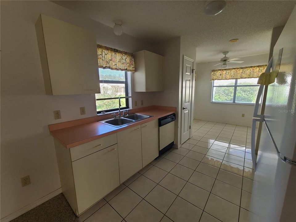 Activo con contrato: $159,900 (2 camas, 2 baños, 1014 Pies cuadrados)