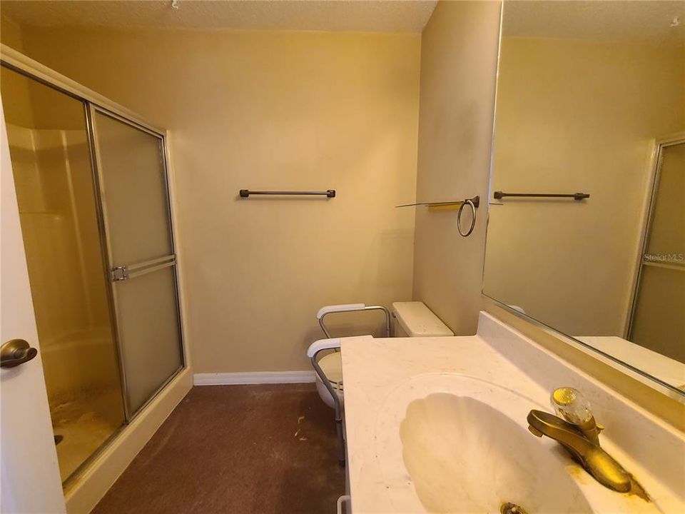 Activo con contrato: $159,900 (2 camas, 2 baños, 1014 Pies cuadrados)