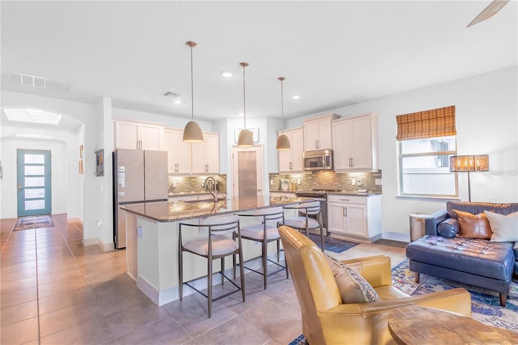 合同活跃: $499,000 (3 贝兹, 2 浴室, 2029 平方英尺)