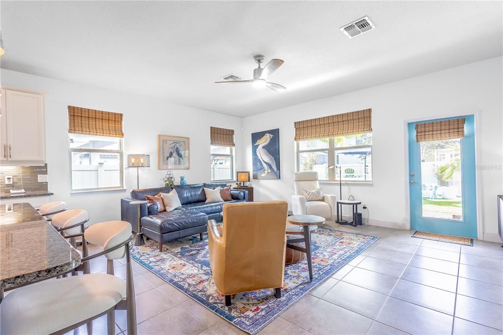 合同活跃: $499,000 (3 贝兹, 2 浴室, 2029 平方英尺)