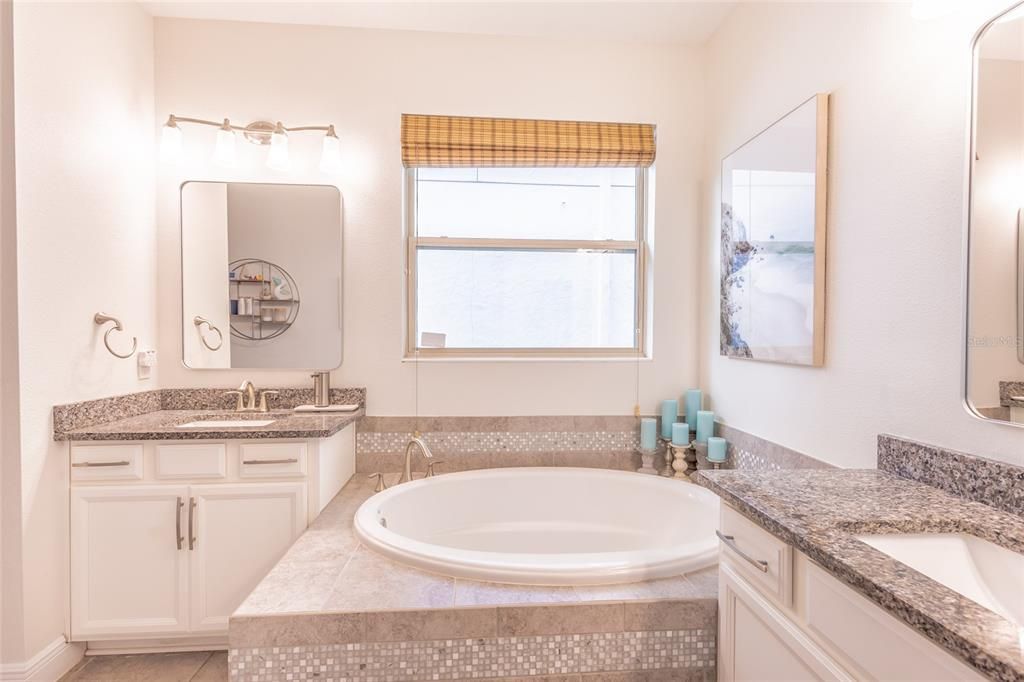 合同活跃: $499,000 (3 贝兹, 2 浴室, 2029 平方英尺)