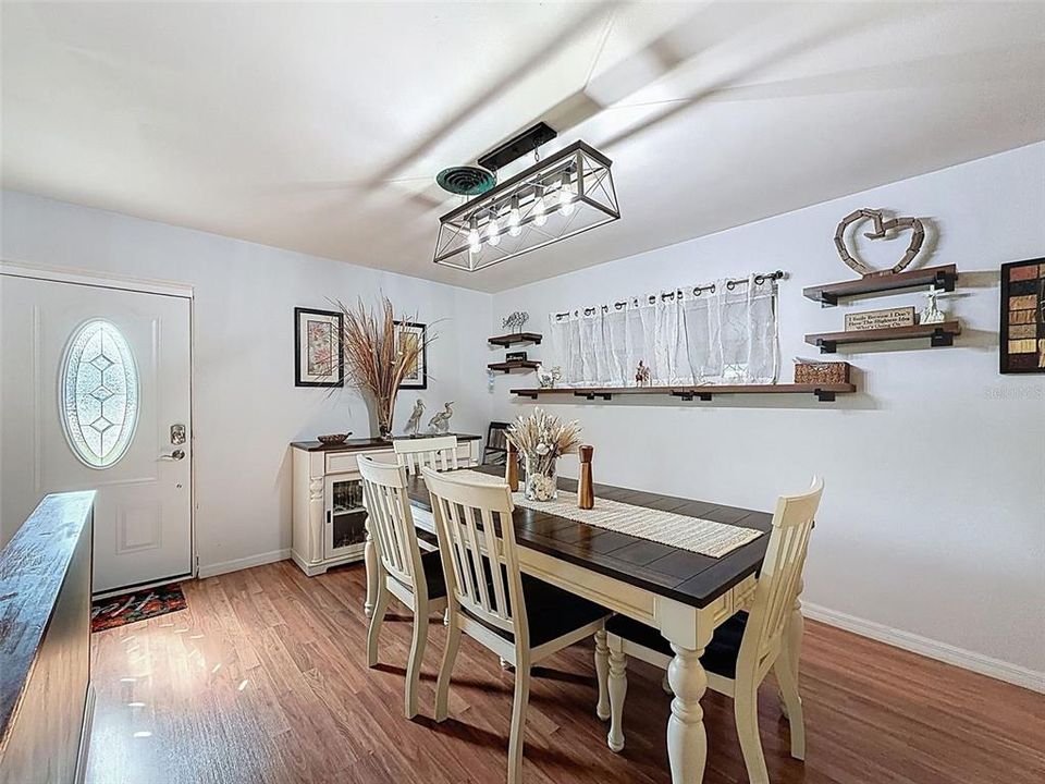 待售: $299,995 (3 贝兹, 2 浴室, 1323 平方英尺)