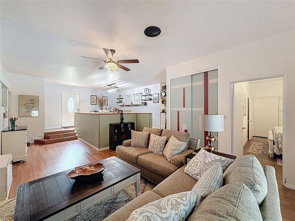 待售: $299,995 (3 贝兹, 2 浴室, 1323 平方英尺)