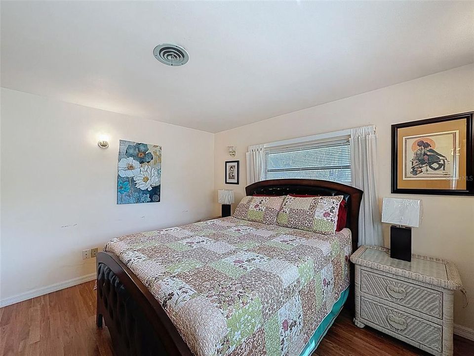 待售: $299,995 (3 贝兹, 2 浴室, 1323 平方英尺)