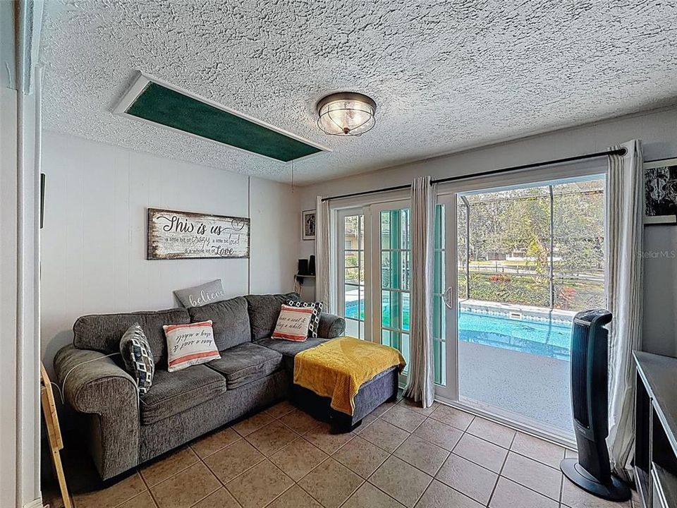 待售: $299,995 (3 贝兹, 2 浴室, 1323 平方英尺)