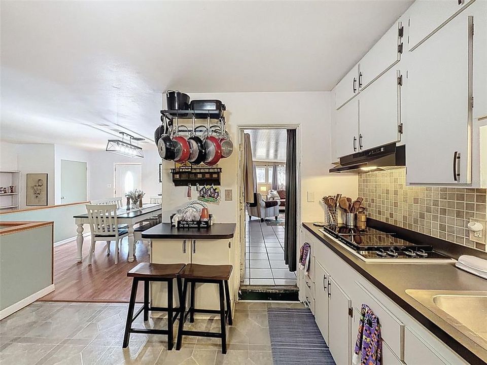 待售: $299,995 (3 贝兹, 2 浴室, 1323 平方英尺)