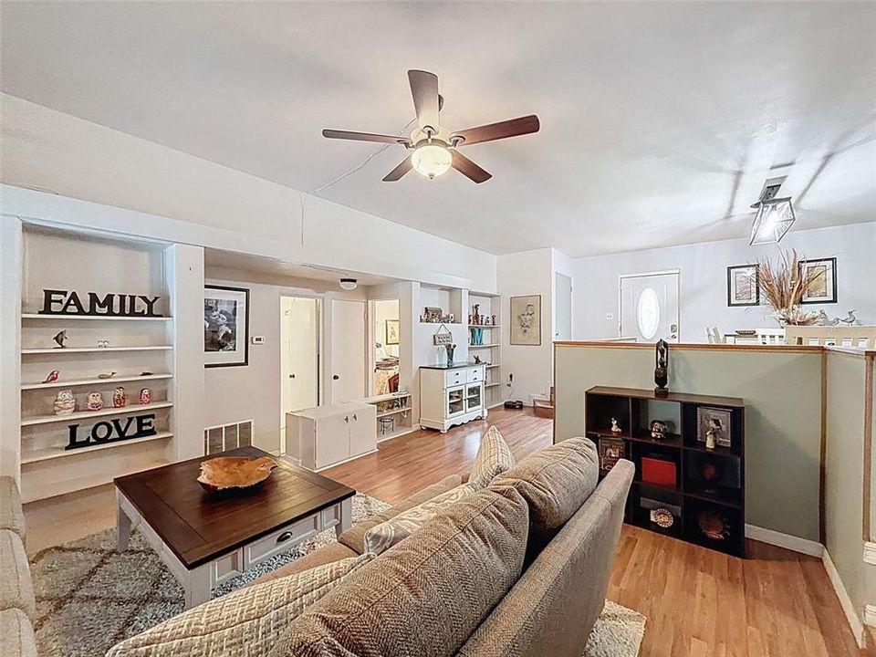 待售: $299,995 (3 贝兹, 2 浴室, 1323 平方英尺)