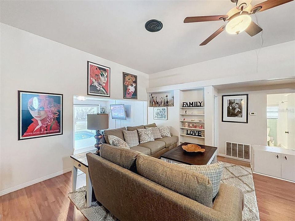 待售: $299,995 (3 贝兹, 2 浴室, 1323 平方英尺)