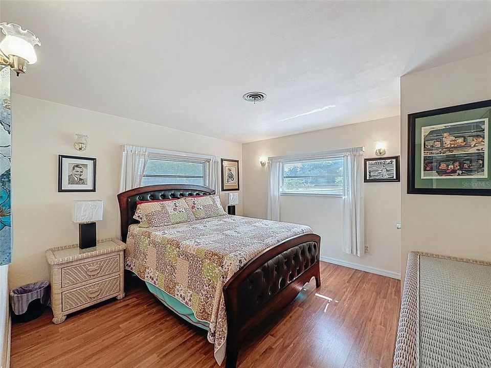 待售: $299,995 (3 贝兹, 2 浴室, 1323 平方英尺)