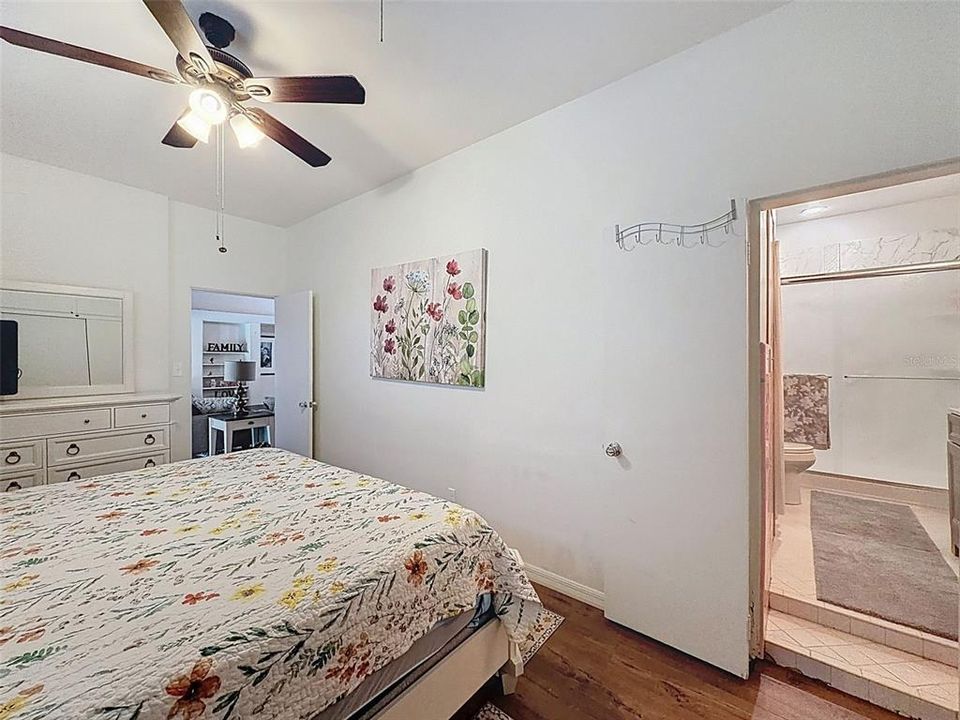 待售: $299,995 (3 贝兹, 2 浴室, 1323 平方英尺)