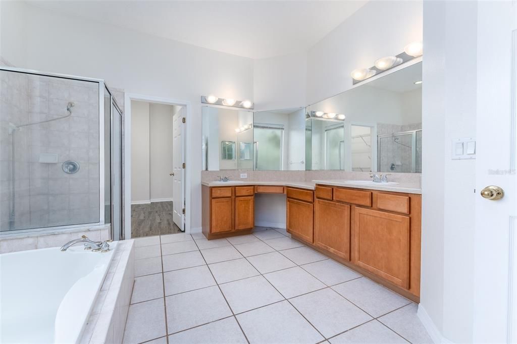 待售: $589,000 (5 贝兹, 4 浴室, 3237 平方英尺)