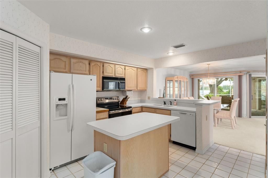 Active With Contract: $575,000 (2 beds, 2 baths, 2224 Square Feet)