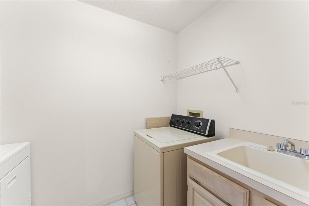 Active With Contract: $575,000 (2 beds, 2 baths, 2224 Square Feet)