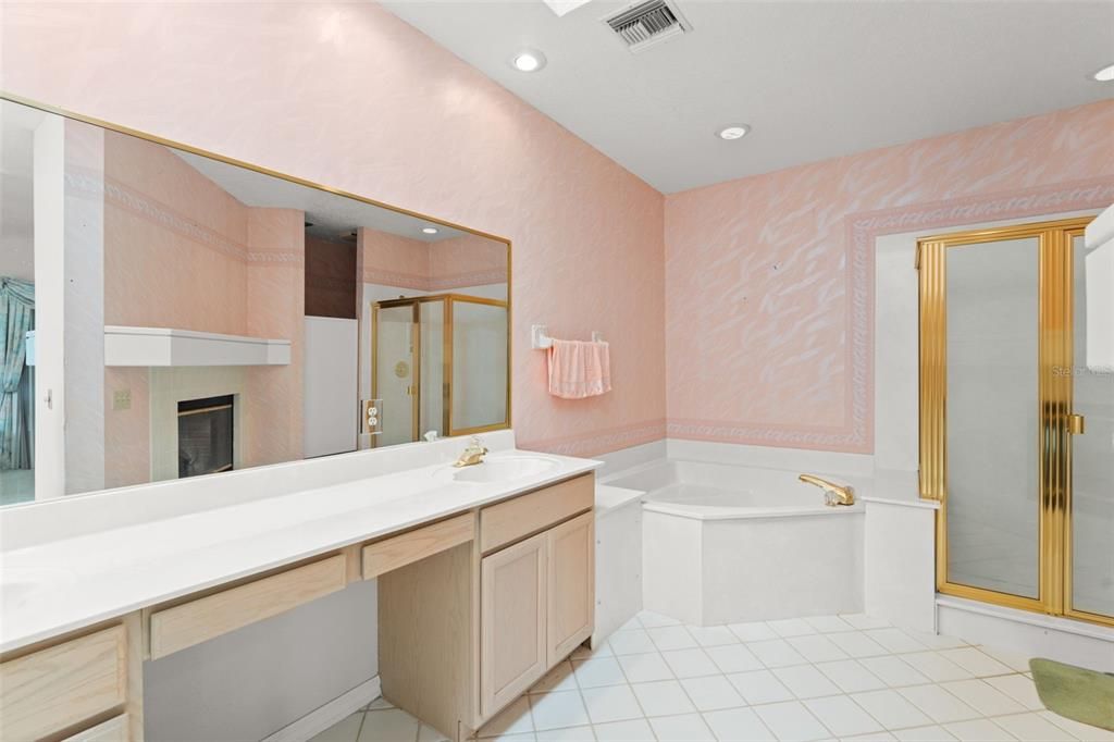 Active With Contract: $575,000 (2 beds, 2 baths, 2224 Square Feet)