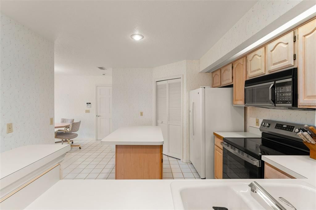 Active With Contract: $575,000 (2 beds, 2 baths, 2224 Square Feet)