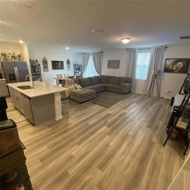 На продажу: $325,000 (4 спален, 2 ванн, 1823 Квадратных фут)