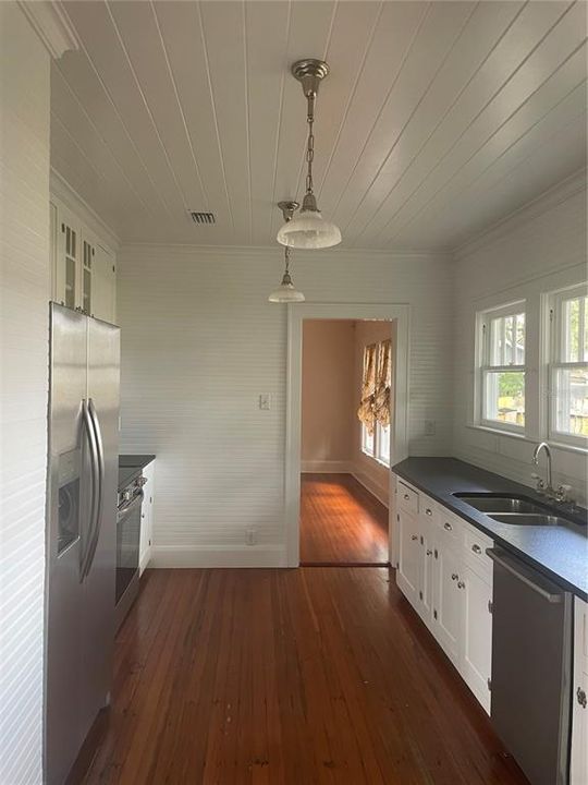 For Sale: $638,000 (3 beds, 2 baths, 1334 Square Feet)