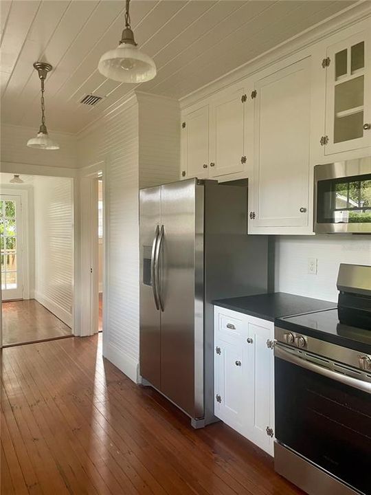 For Sale: $638,000 (3 beds, 2 baths, 1334 Square Feet)