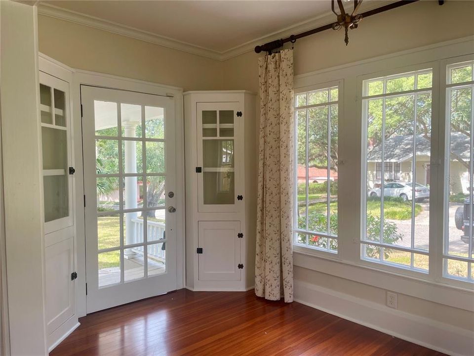 For Sale: $638,000 (3 beds, 2 baths, 1334 Square Feet)