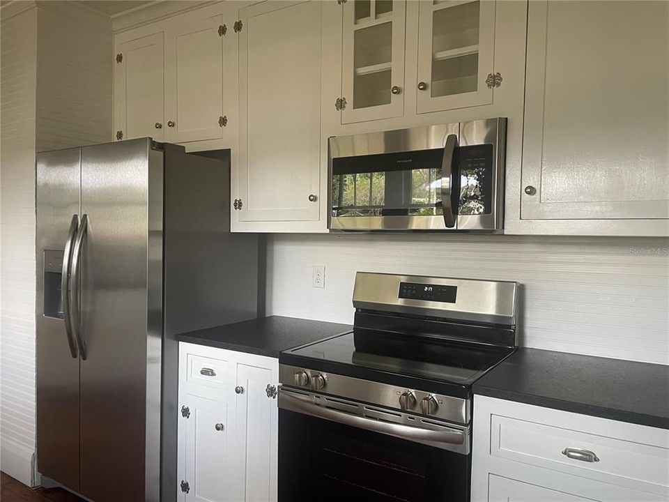 For Sale: $638,000 (3 beds, 2 baths, 1334 Square Feet)