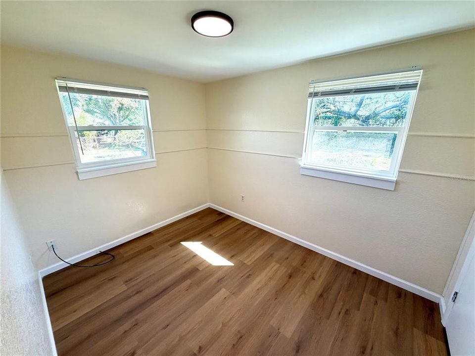 Под контрактом: $210,000 (3 спален, 1 ванн, 810 Квадратных фут)