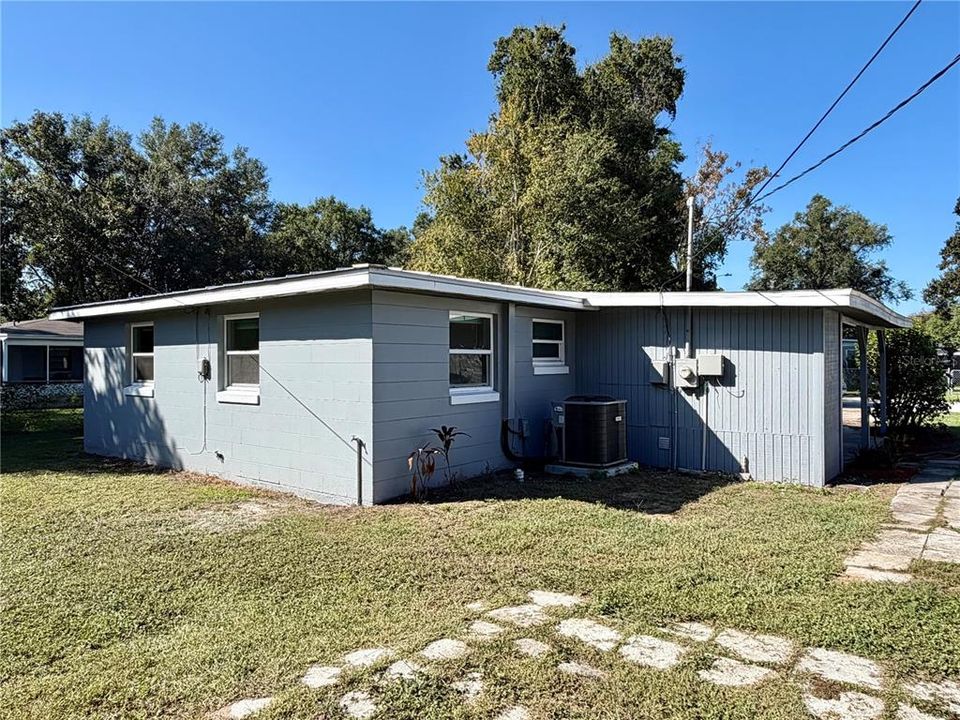 Под контрактом: $210,000 (3 спален, 1 ванн, 810 Квадратных фут)