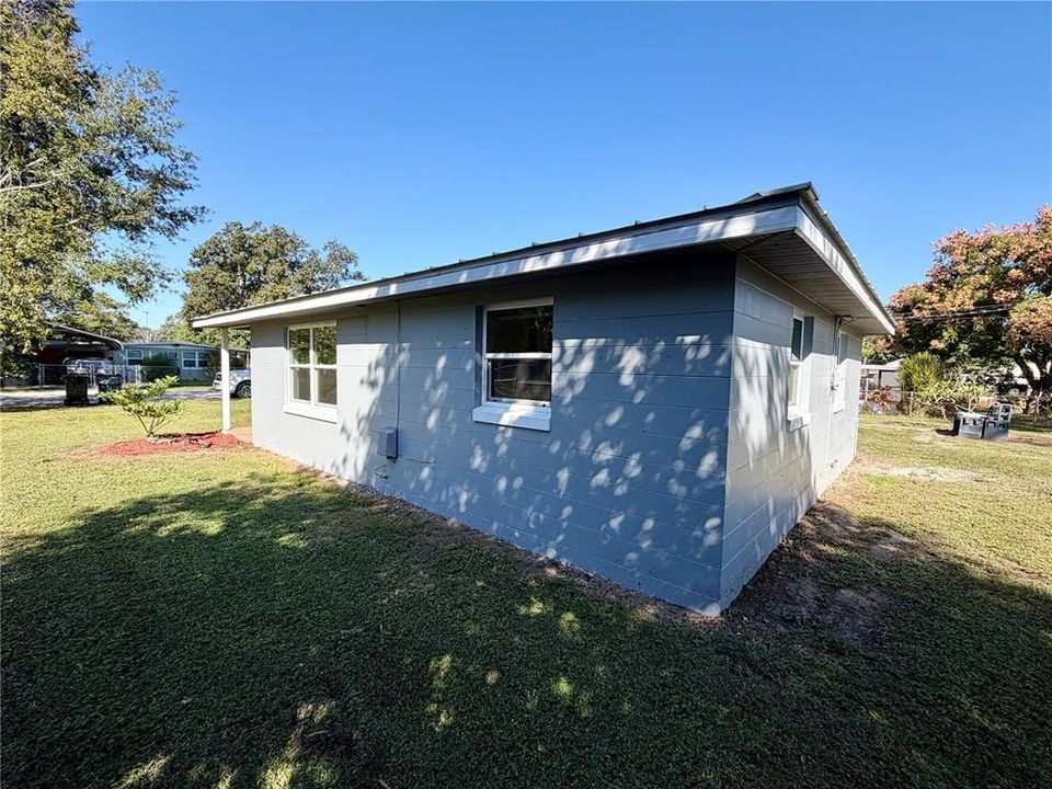 Под контрактом: $210,000 (3 спален, 1 ванн, 810 Квадратных фут)