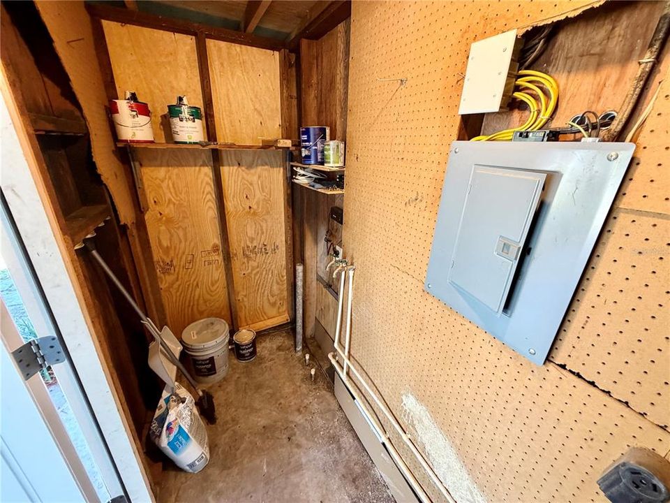 Под контрактом: $210,000 (3 спален, 1 ванн, 810 Квадратных фут)