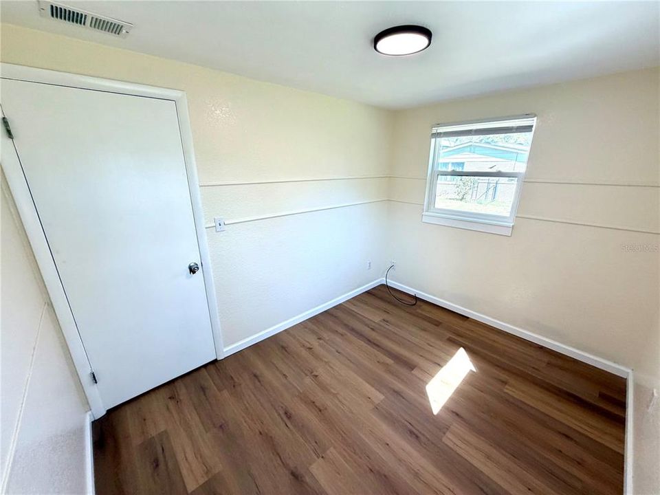 Под контрактом: $210,000 (3 спален, 1 ванн, 810 Квадратных фут)