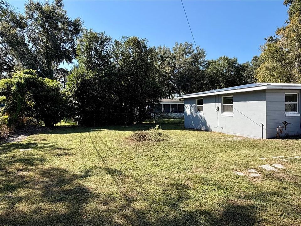 Под контрактом: $210,000 (3 спален, 1 ванн, 810 Квадратных фут)