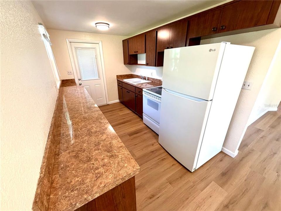 Под контрактом: $210,000 (3 спален, 1 ванн, 810 Квадратных фут)