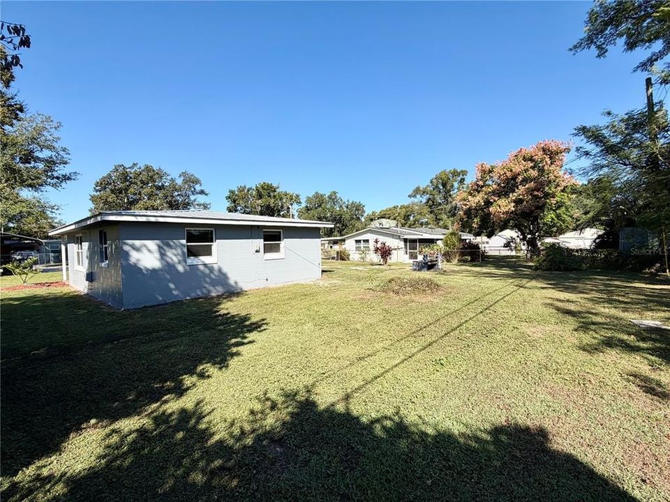 Под контрактом: $210,000 (3 спален, 1 ванн, 810 Квадратных фут)