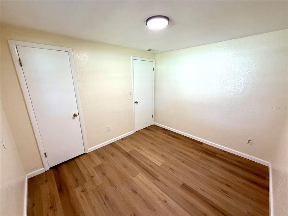 Под контрактом: $210,000 (3 спален, 1 ванн, 810 Квадратных фут)