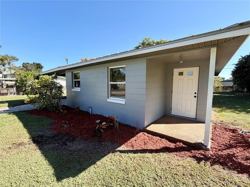 Под контрактом: $210,000 (3 спален, 1 ванн, 810 Квадратных фут)