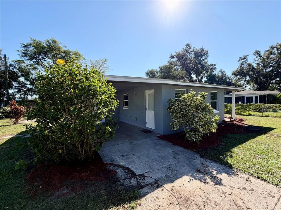 Под контрактом: $210,000 (3 спален, 1 ванн, 810 Квадратных фут)