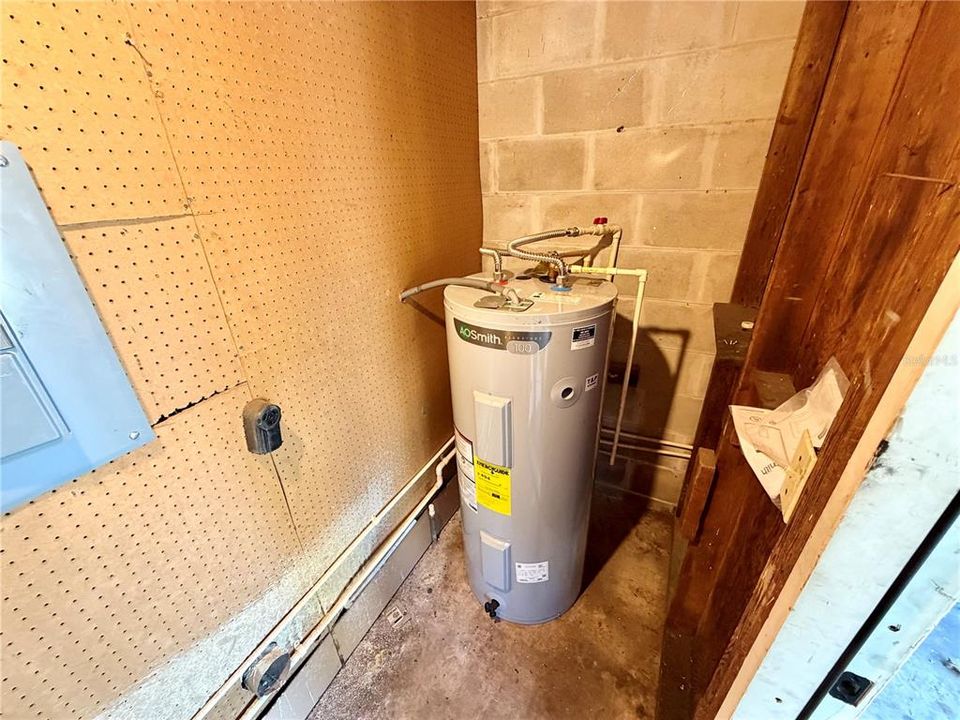 Под контрактом: $210,000 (3 спален, 1 ванн, 810 Квадратных фут)