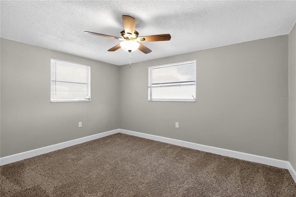 Active With Contract: $214,900 (2 beds, 1 baths, 1038 Square Feet)