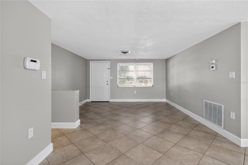 Active With Contract: $214,900 (2 beds, 1 baths, 1038 Square Feet)