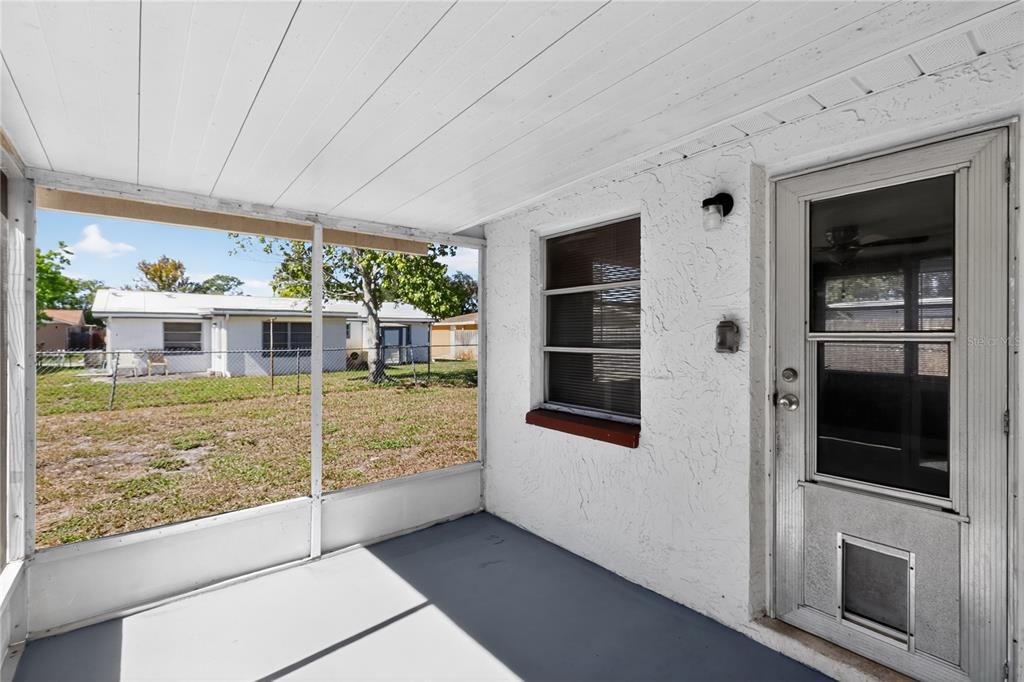 Active With Contract: $214,900 (2 beds, 1 baths, 1038 Square Feet)