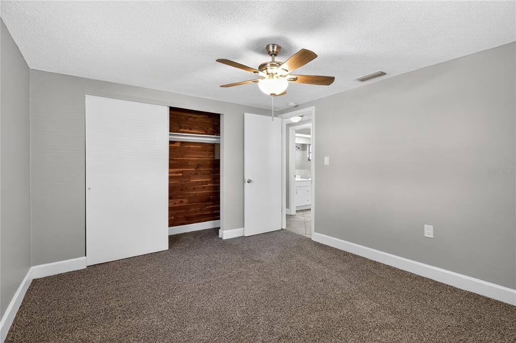 Active With Contract: $214,900 (2 beds, 1 baths, 1038 Square Feet)